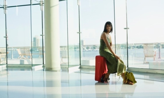 black-woman-with-luggage1